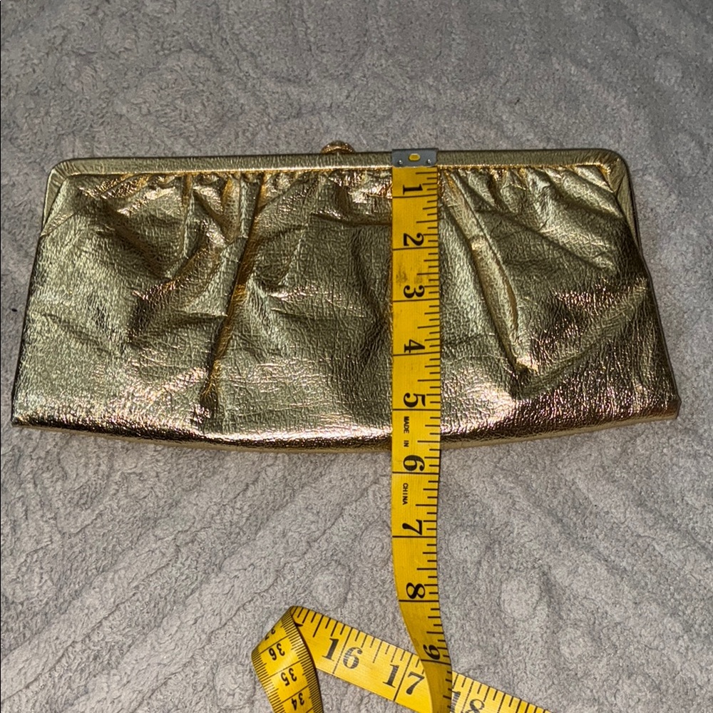 Glamorous Gold Textured Clutch with Vintage Charm - Picture 7 of 7